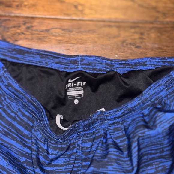 Women’s Nike Dri Fit Shorts Size L - Picture 4 of 4
